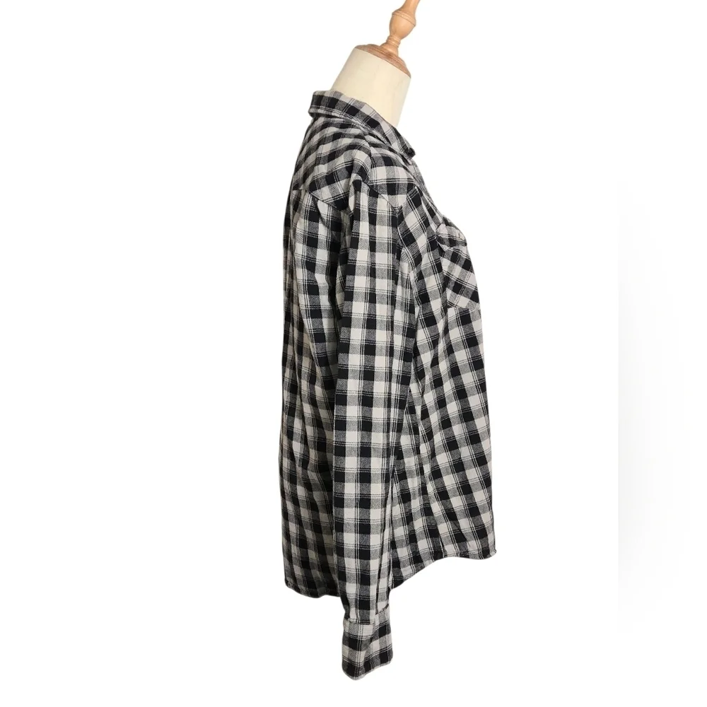 Levi's Black and Gray Checked Light Flannel Button Down Shirt